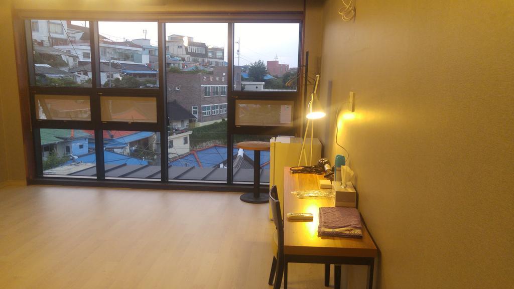 White Windmill Guesthouse Mokpo Exterior photo